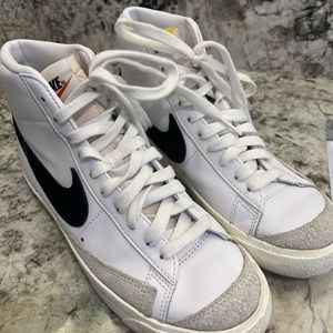 Women’s Nike Mid Top 77 Blazers